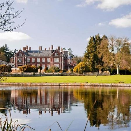 Lynford Hall Hotel Mundford Extérieur photo